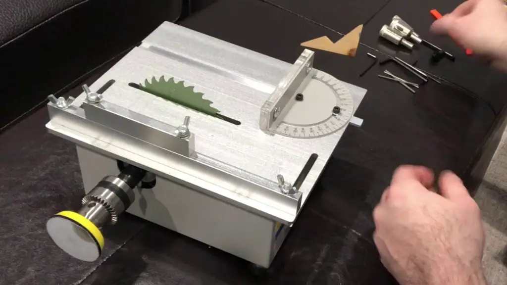 Mini table saw