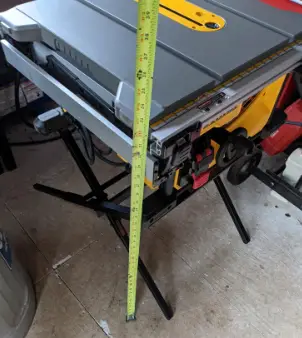 Measuring a Hight of DEWALT Table Saw Stand for Jobsite
