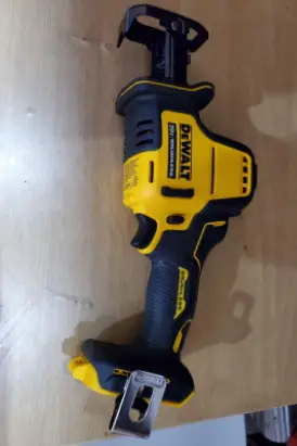 DEWALT DCS369B ATOMIC Reciprocating Saw Review