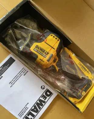 Unboxing of DEWALT DCS369B ATOMIC Reciprocating Saw